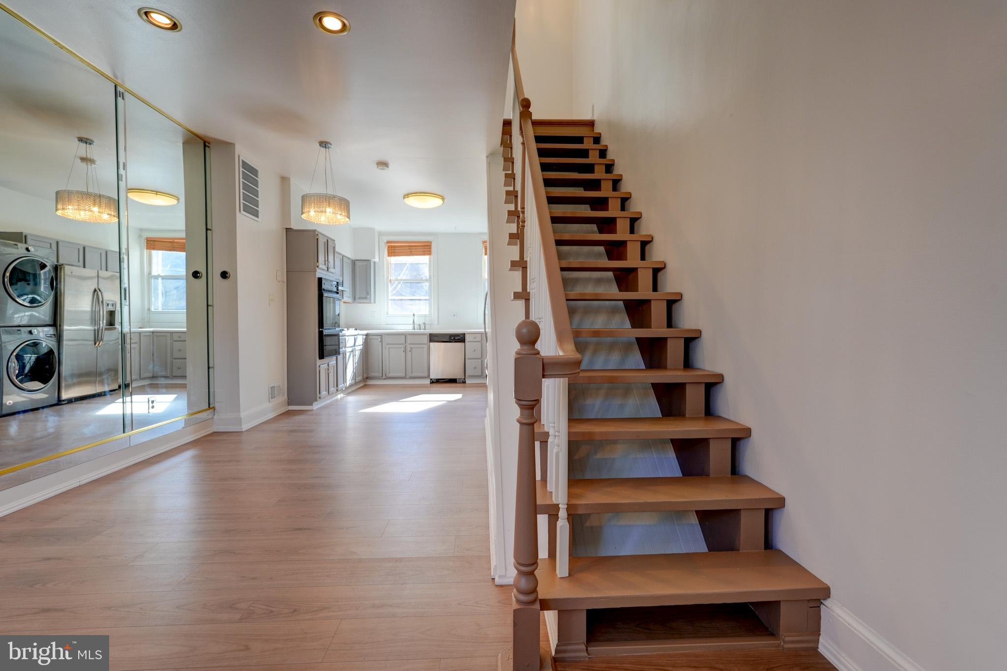 1209 I ST SE