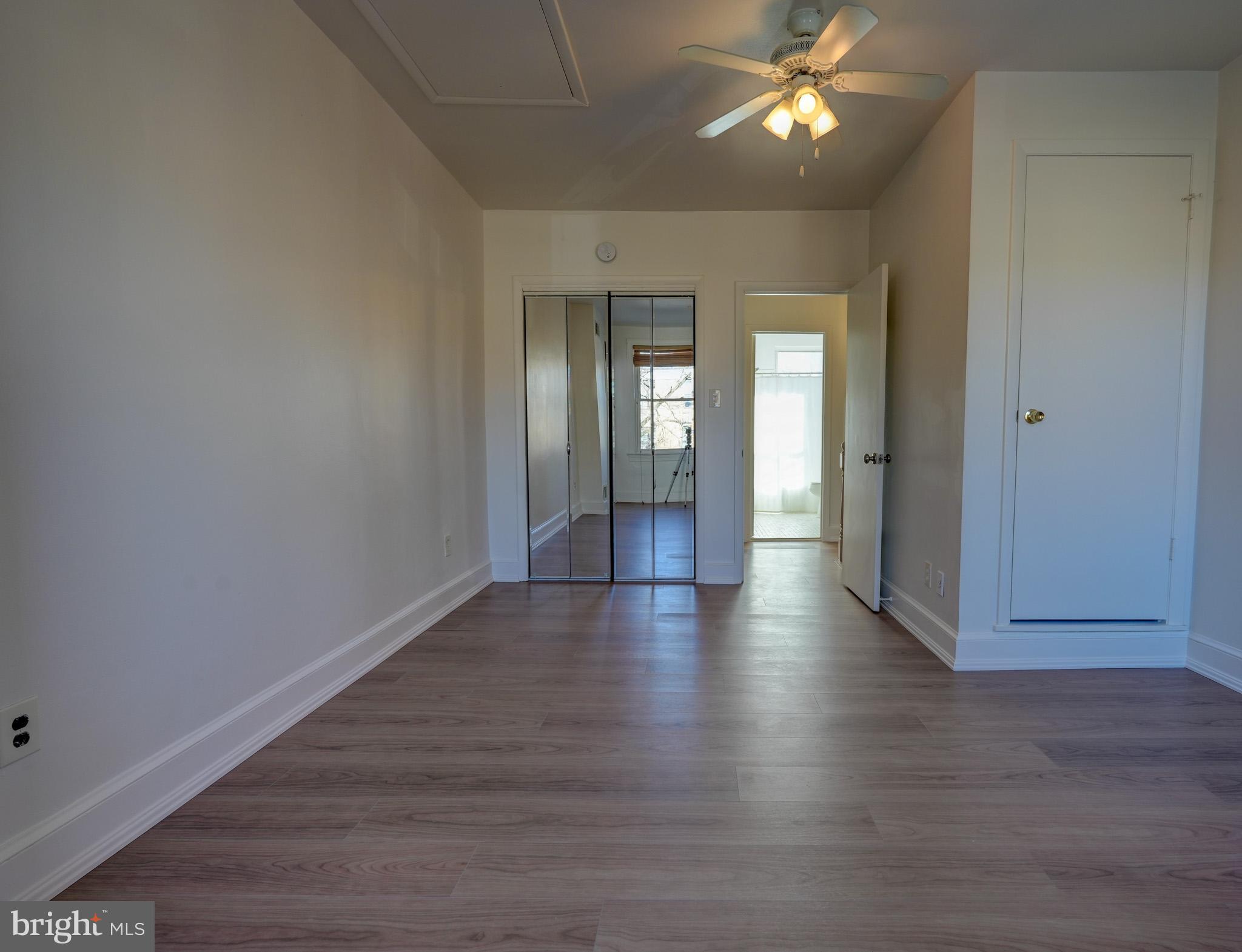 1209 I ST SE