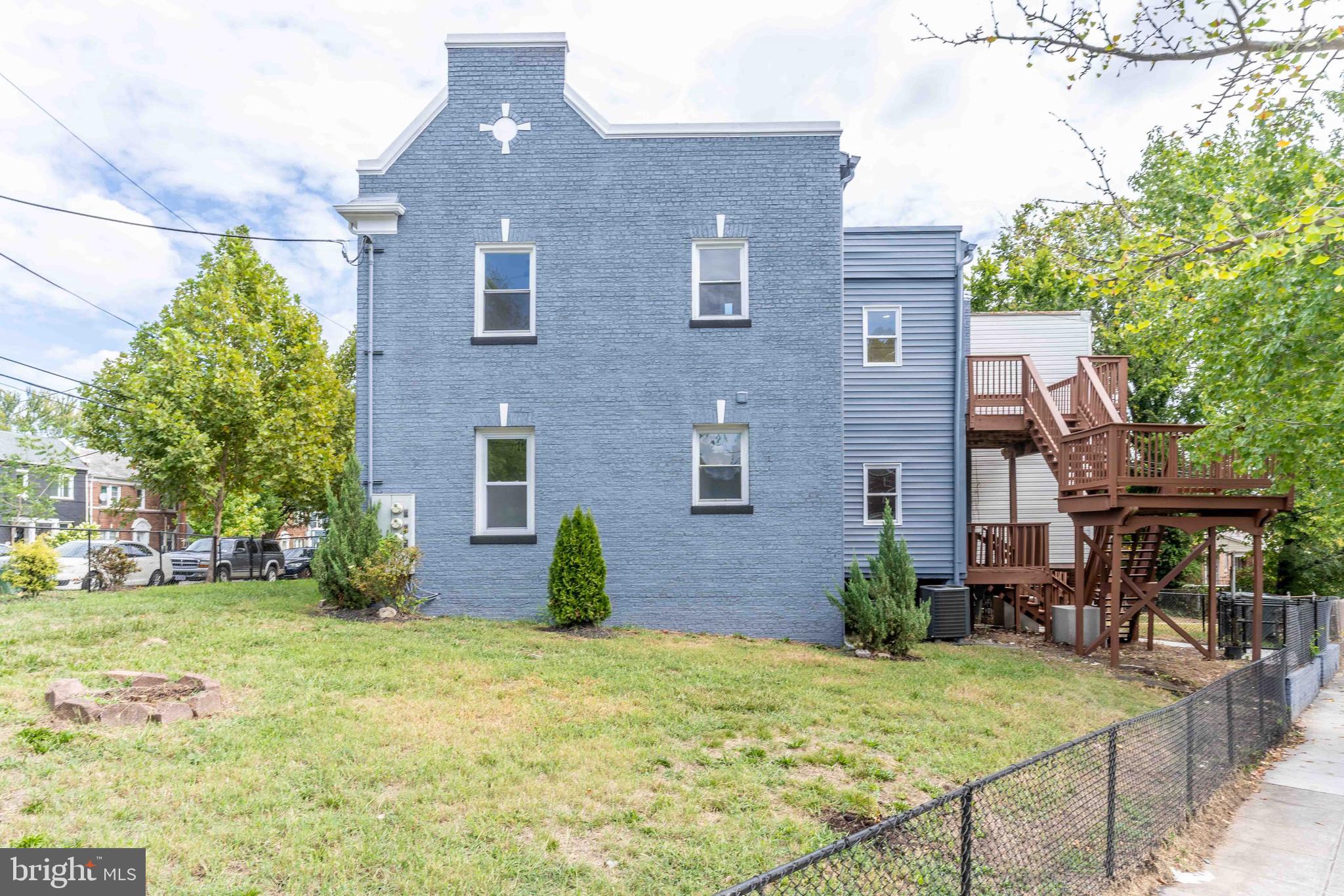 1333 Bryant St NE