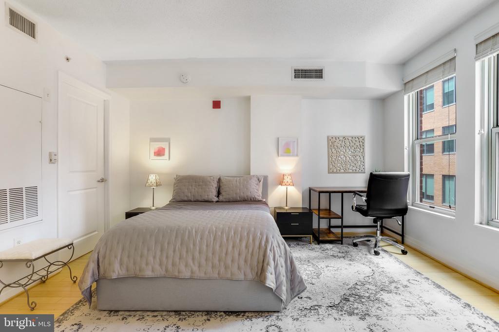 915 E ST NW #506