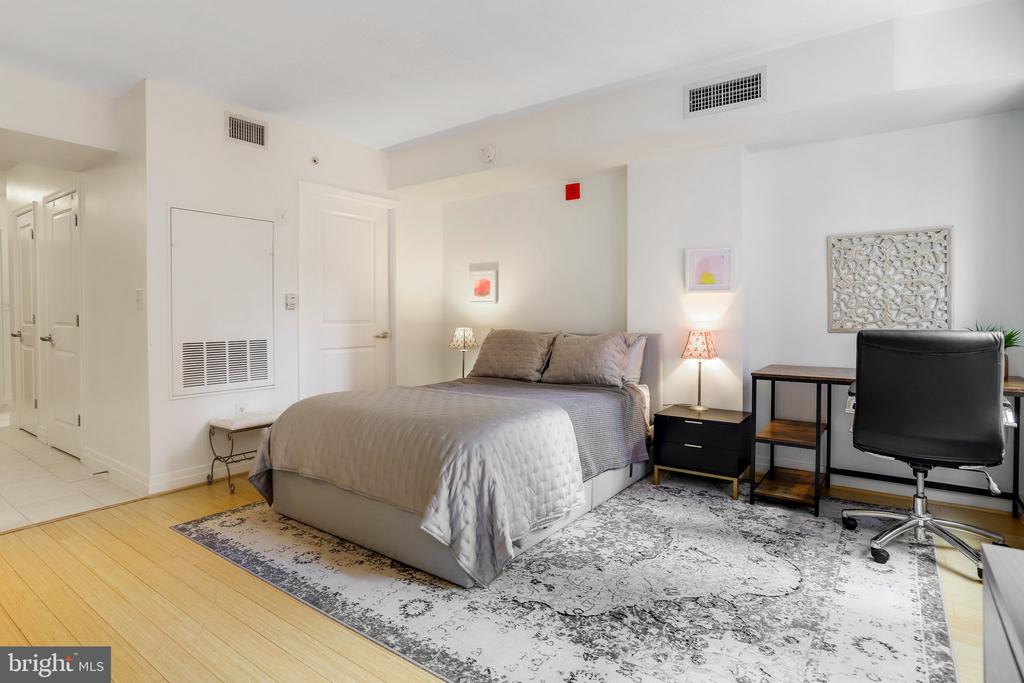 915 E ST NW #506