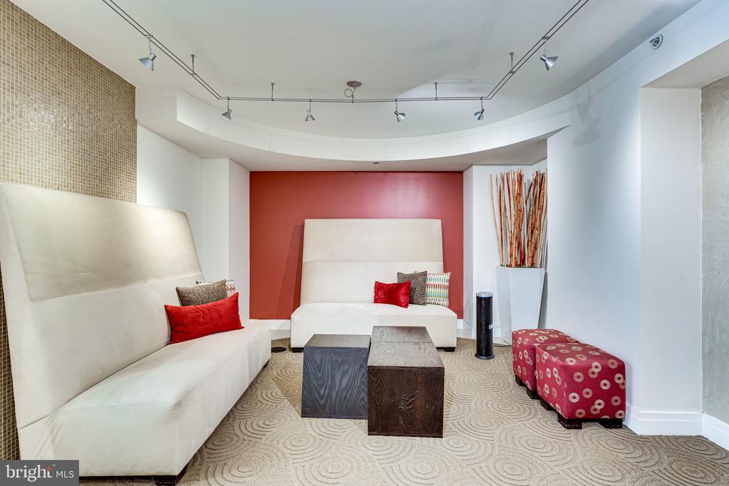 915 E ST NW #506