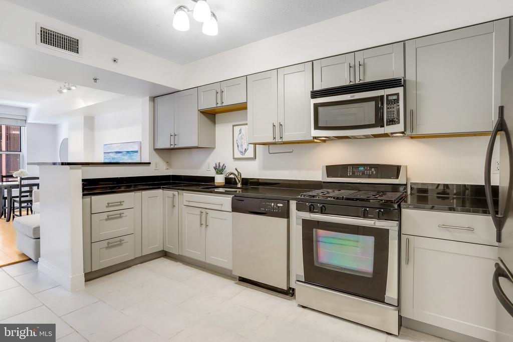 915 E ST NW #506