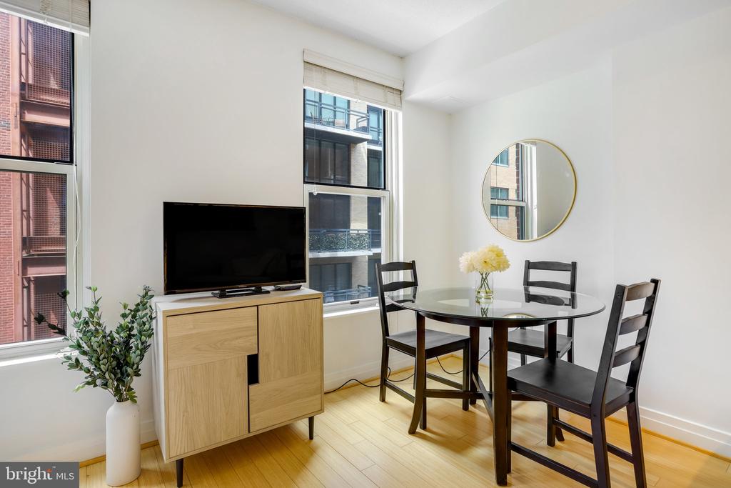 915 E ST NW #506