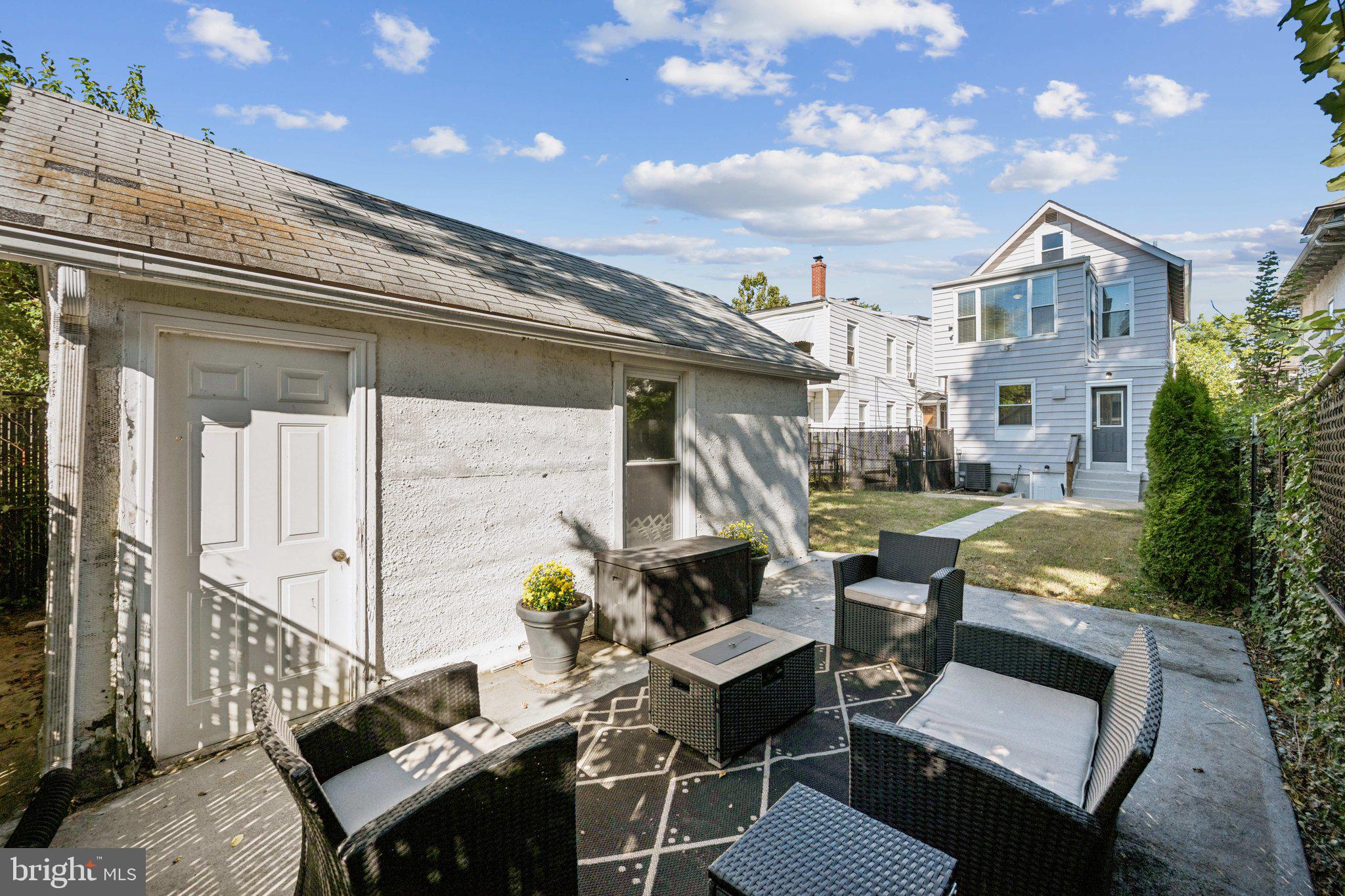 3309 5TH STREET SE