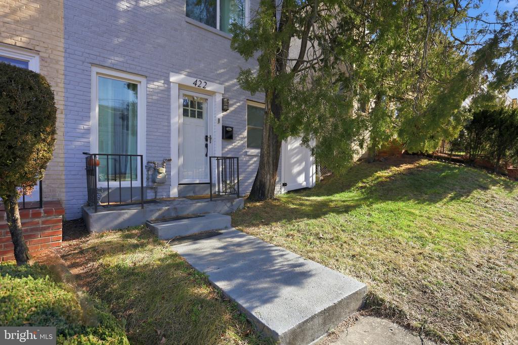 422 BURBANK STREET SE