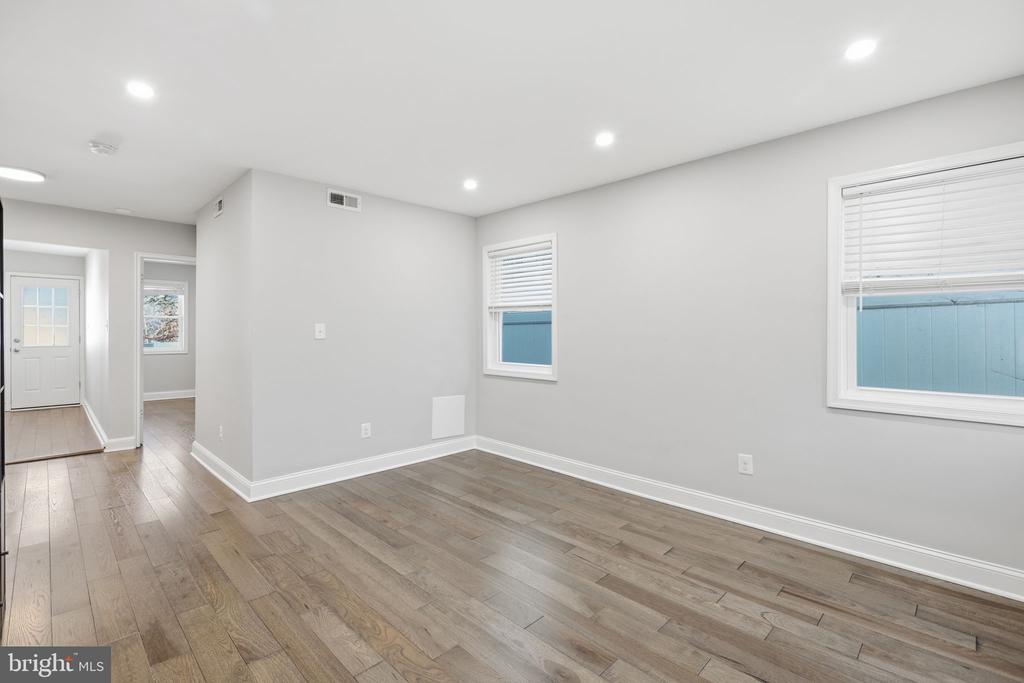 422 BURBANK STREET SE