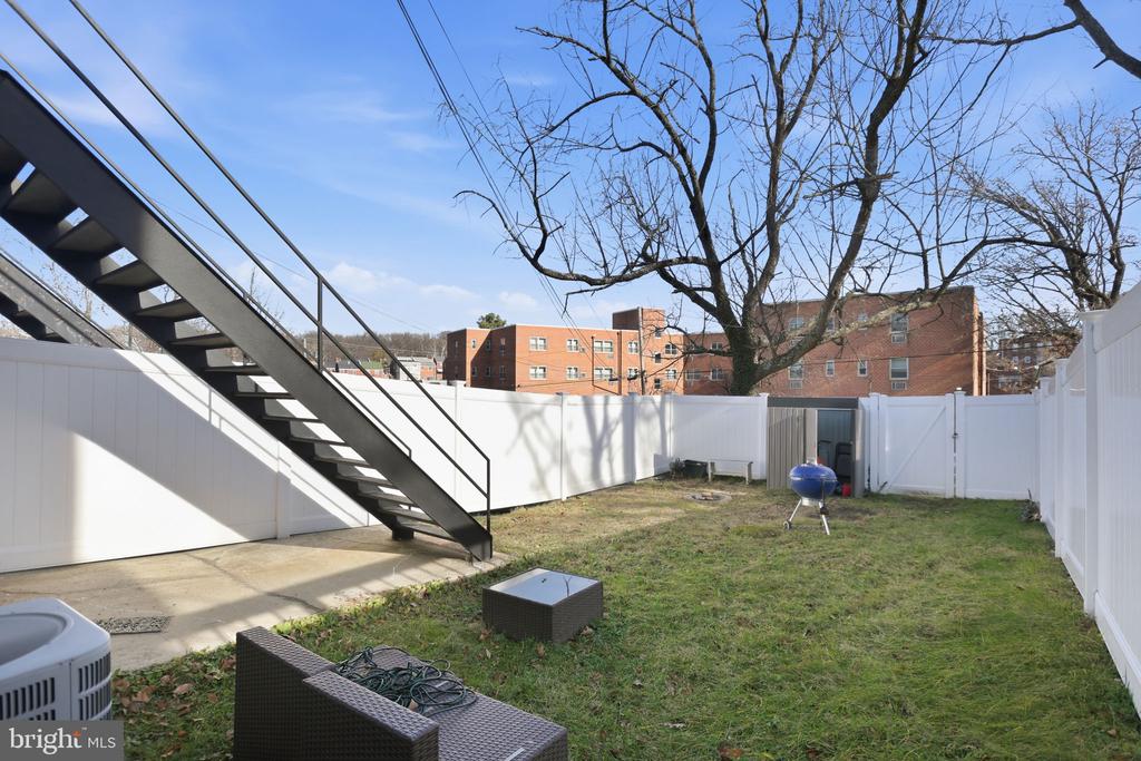 422 BURBANK STREET SE