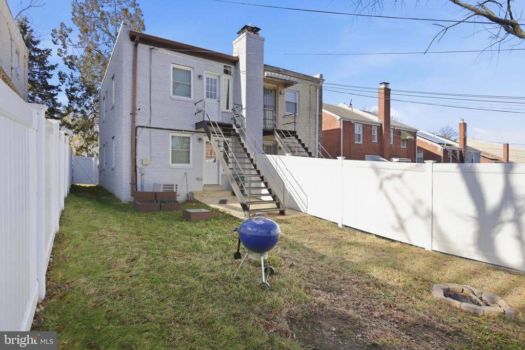 422 BURBANK STREET SE