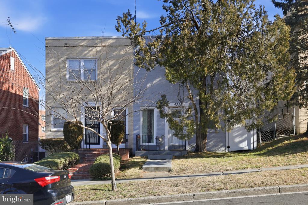 422 BURBANK STREET SE