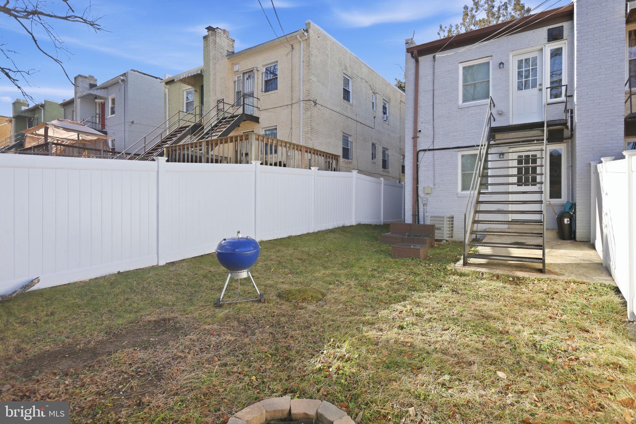 422 BURBANK STREET SE