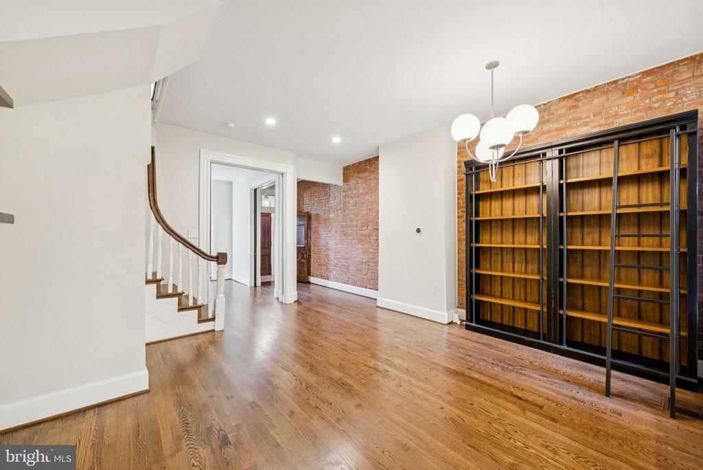 1842 NORTH CAPITOL STREET NW