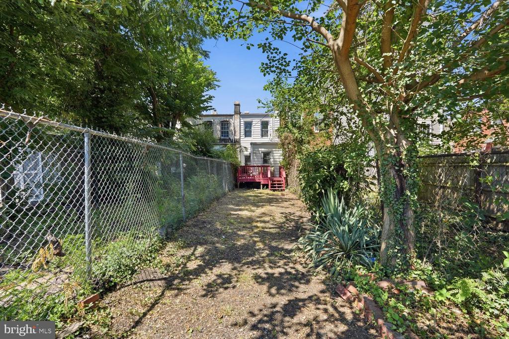 1823 GALES STREET NE