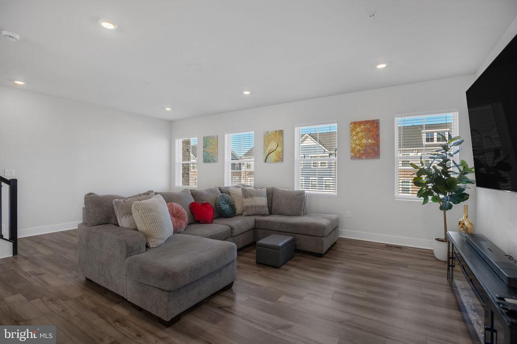 4165 BRODIE PL