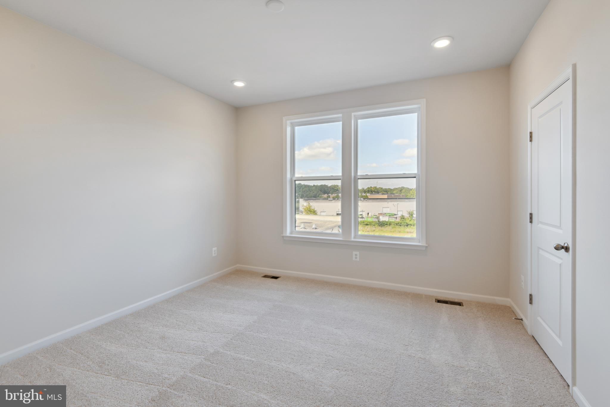 4824 Vista Glen Ln
