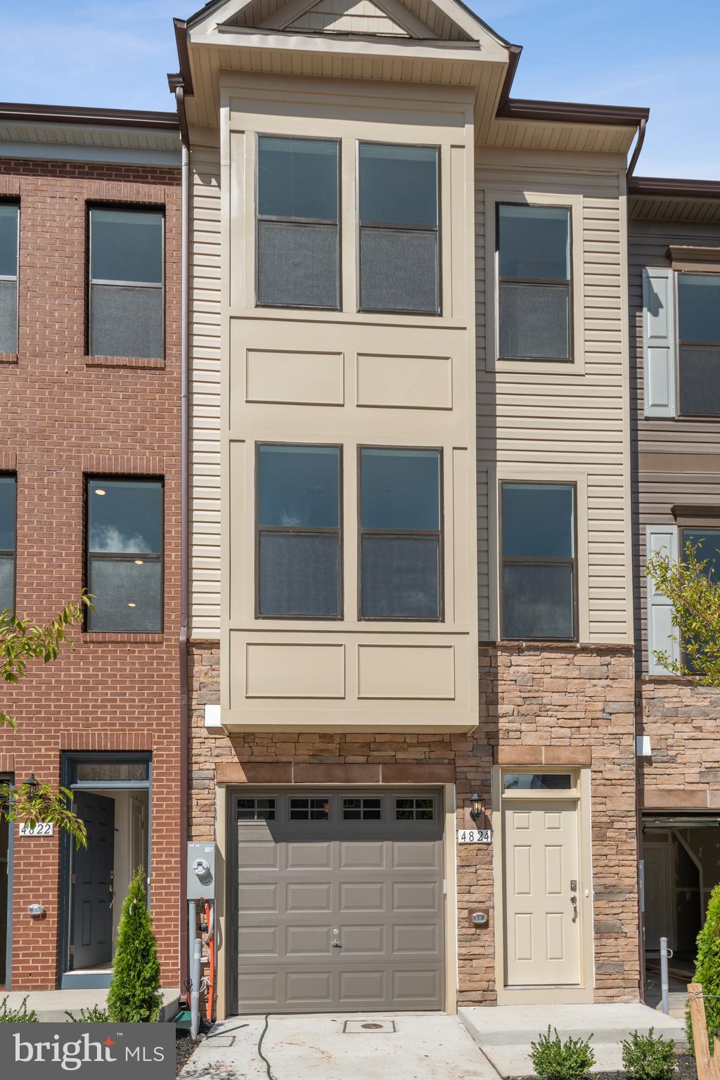 4824 Vista Glen Ln