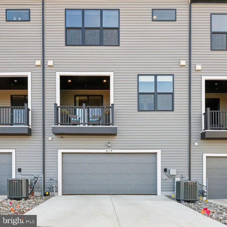 319 SUMMIT POINT BLVD