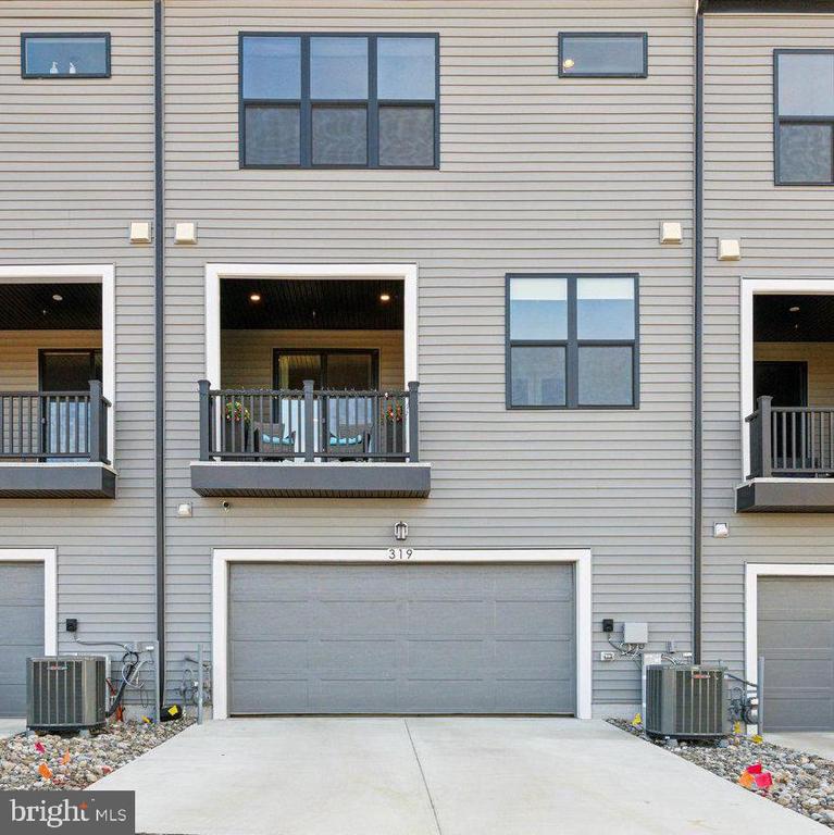 319 SUMMIT POINT BLVD