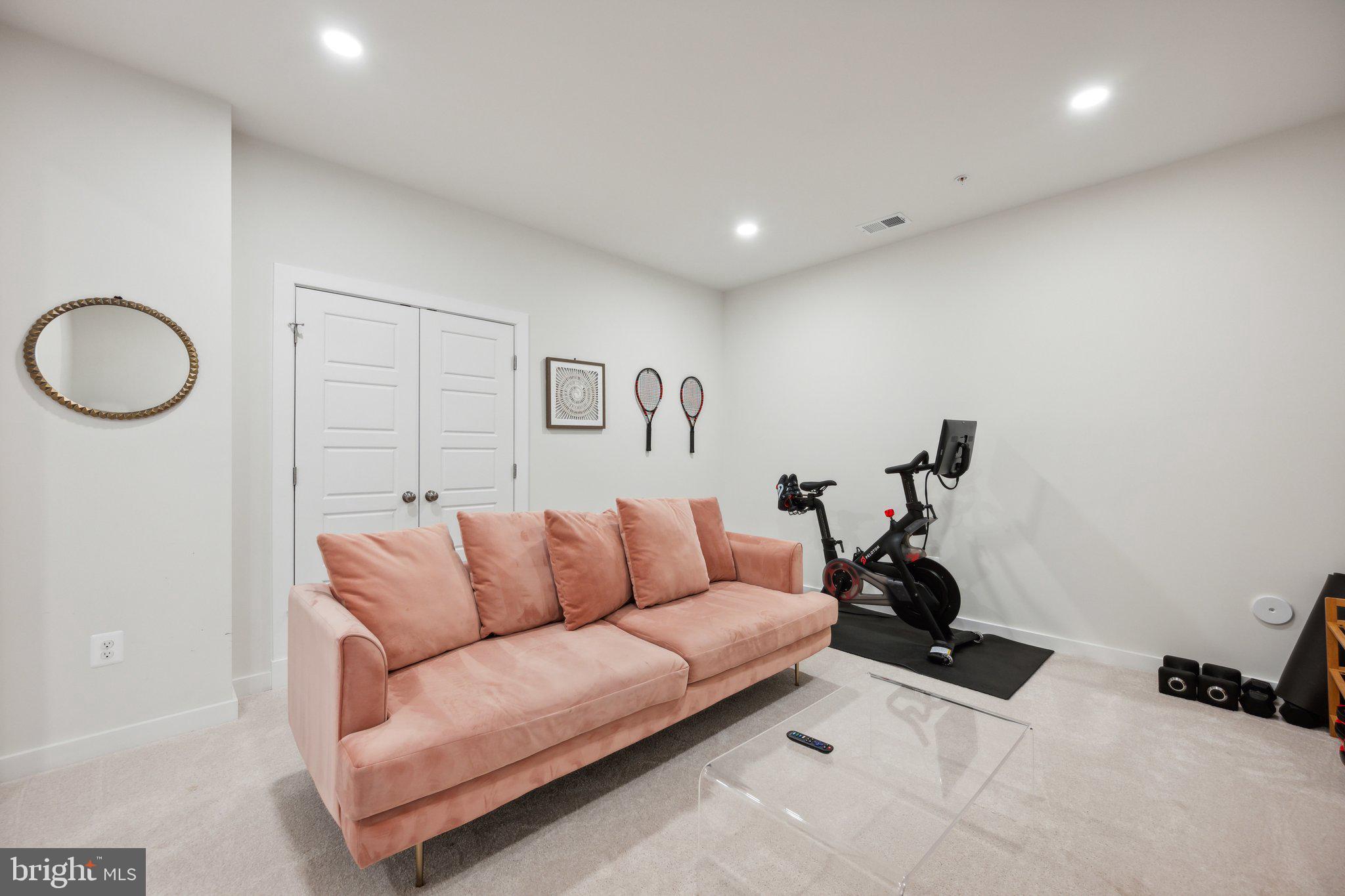 319 SUMMIT POINT BLVD