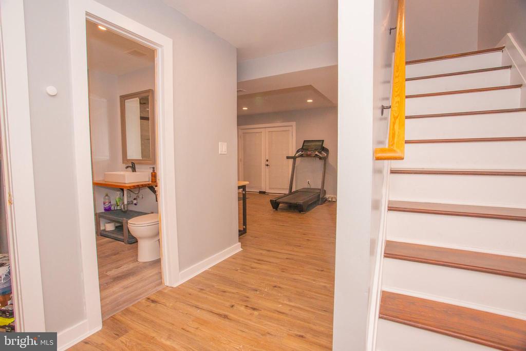 4623 Penzance Pl