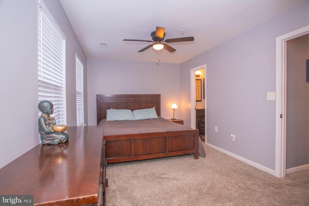 4623 Penzance Pl