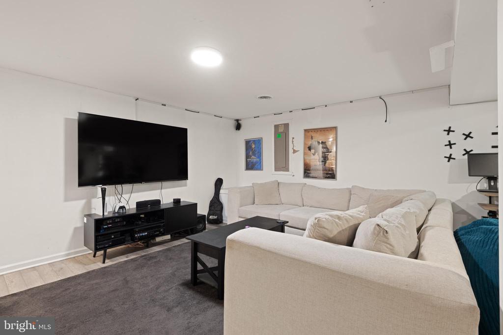 7912 WINGATE DRIVE