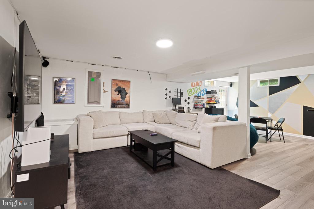 7912 WINGATE DRIVE
