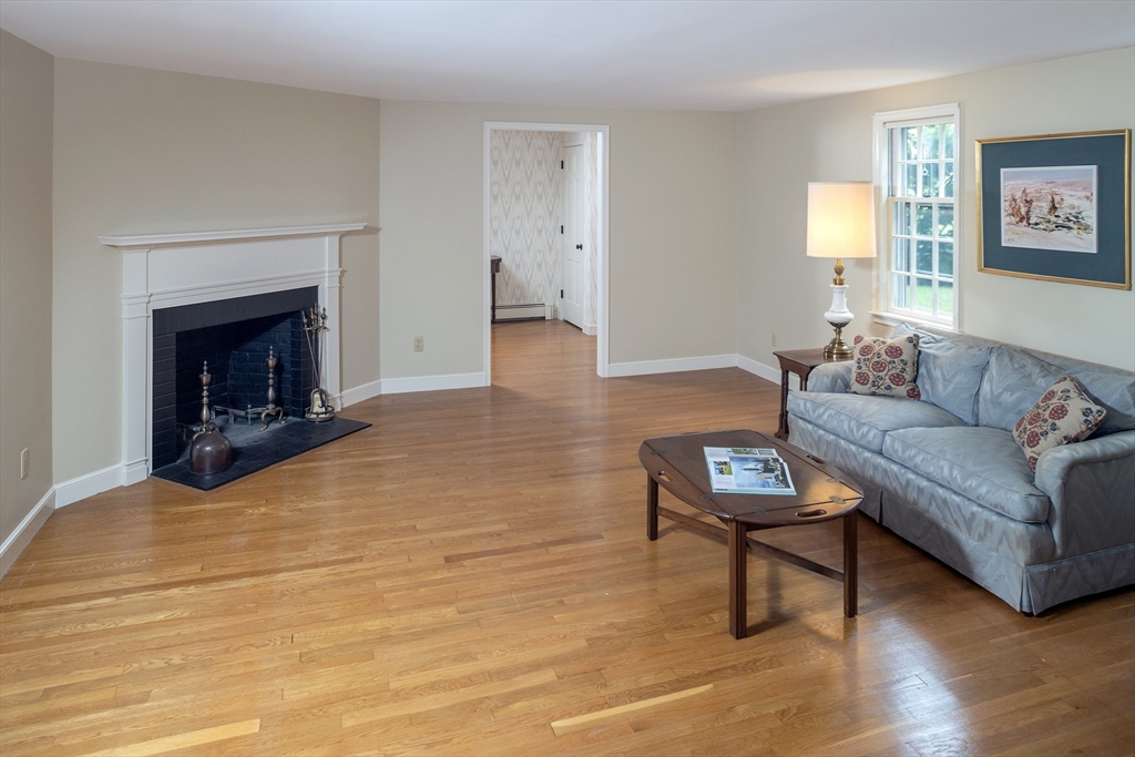 12 Queen Anne Ln
