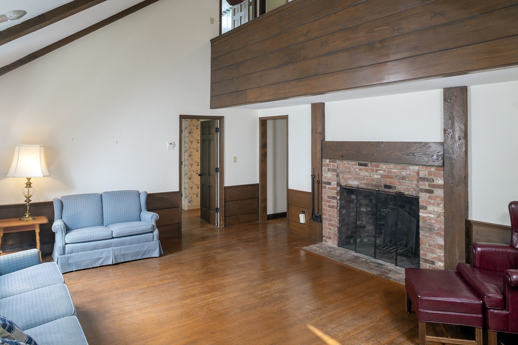 12 Queen Anne Ln