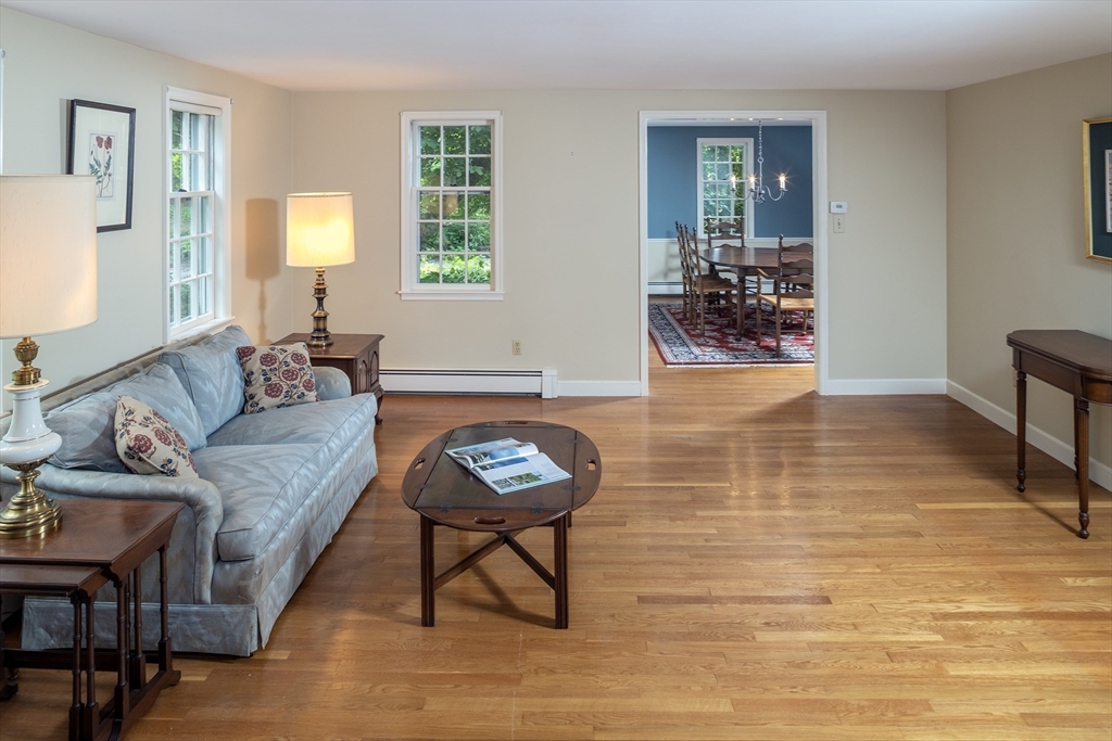 12 Queen Anne Ln