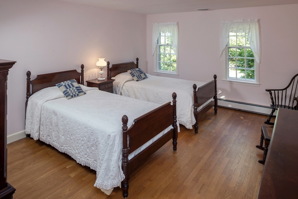 12 Queen Anne Ln