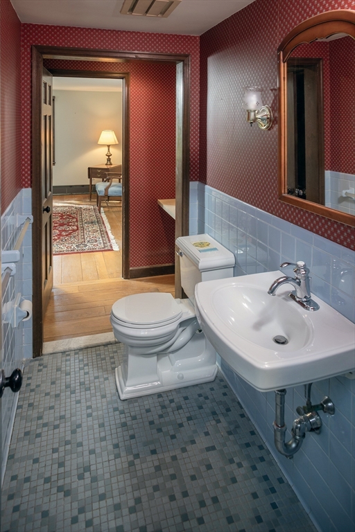 12 Queen Anne Ln