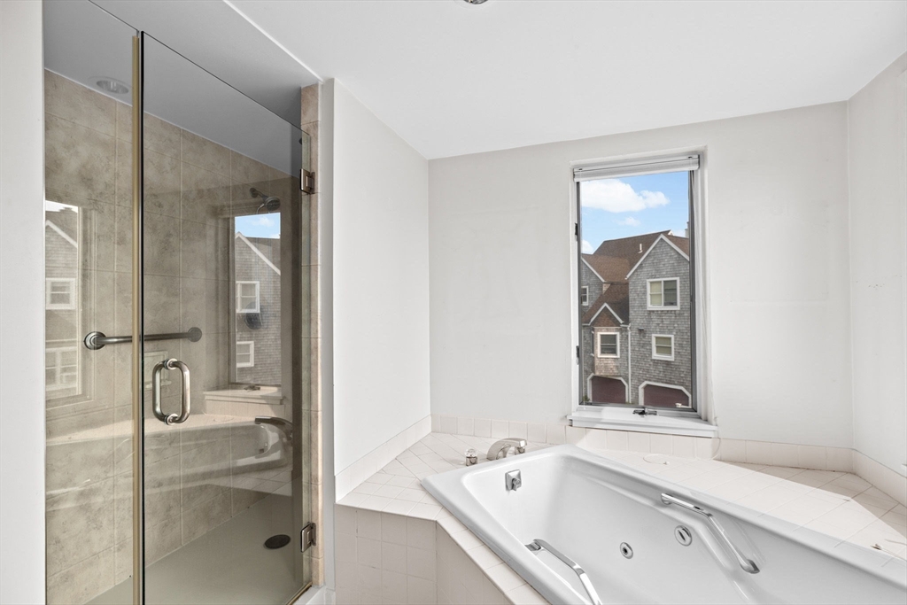 1 Commodore Ct # 305