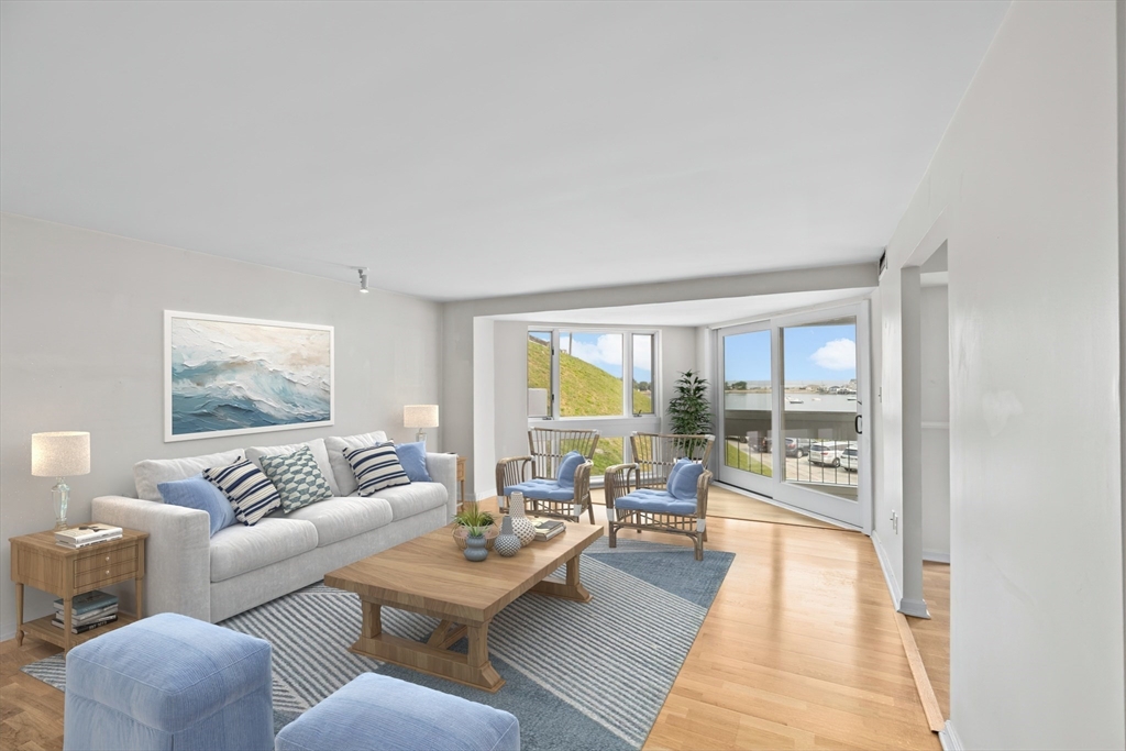 1 Commodore Ct # 305