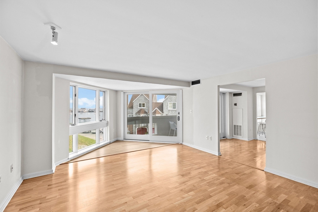 1 Commodore Ct # 305