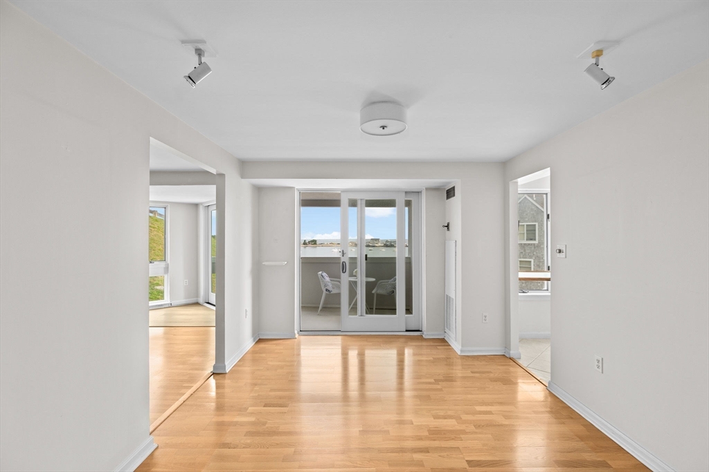 1 Commodore Ct # 305