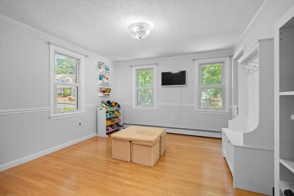 19 Goodrow Rd