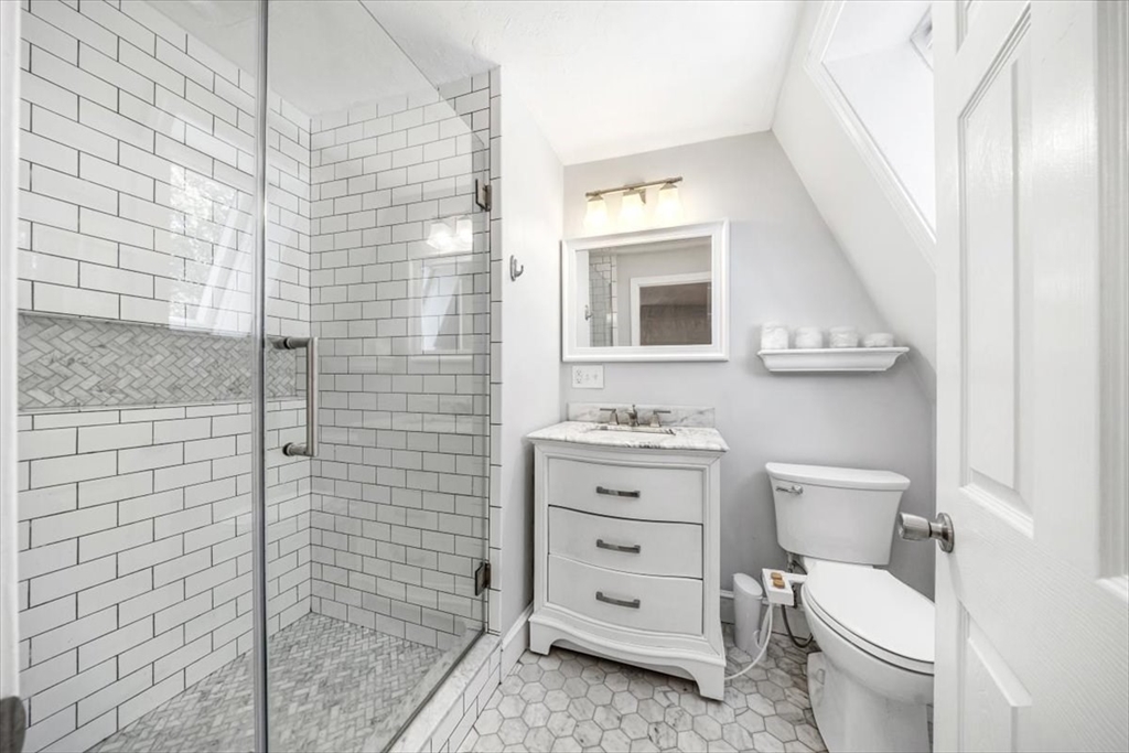 11 Thayer Ave