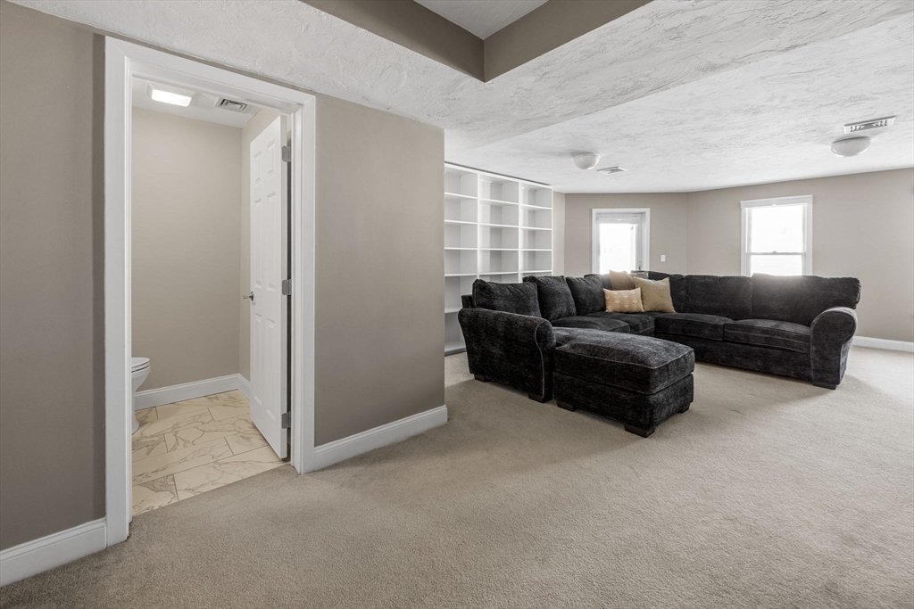 13 Bay Pointe Dr Ext