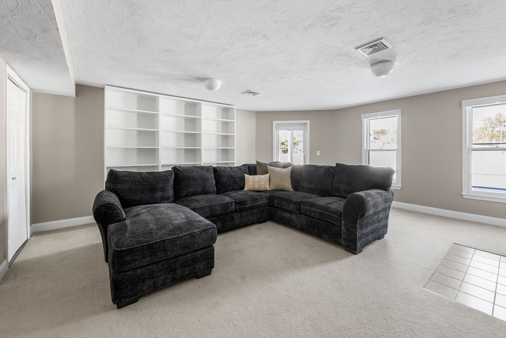 13 Bay Pointe Dr Ext