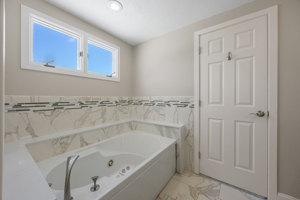 13 Bay Pointe Dr Ext