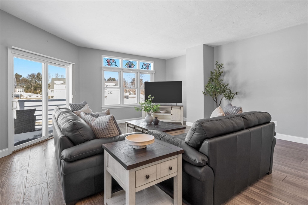13 Bay Pointe Dr Ext