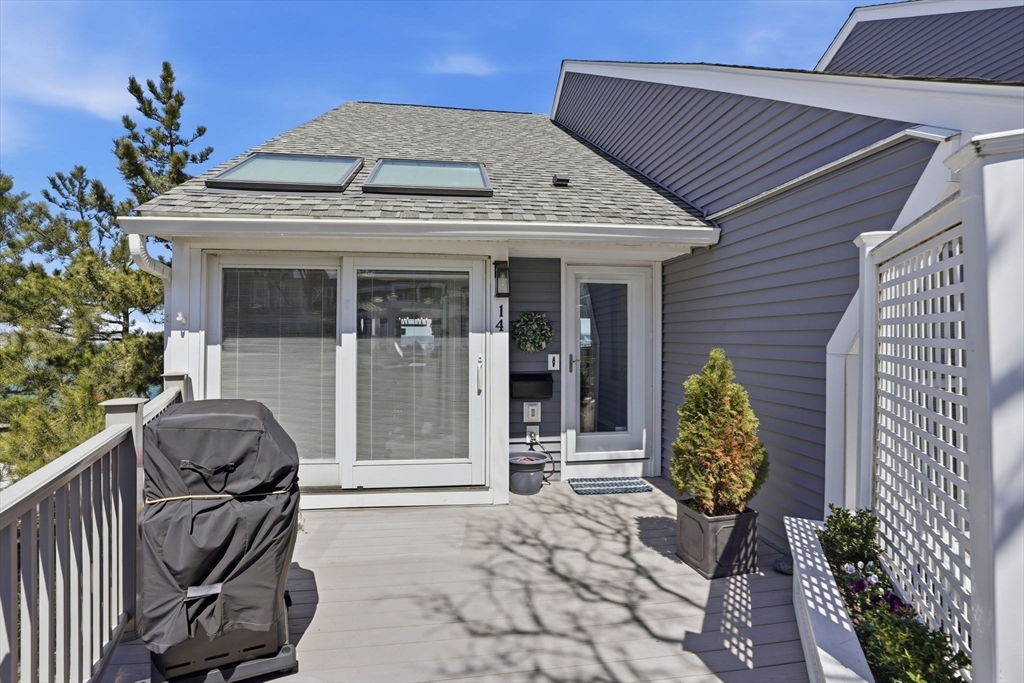 14 Oceanside Dr # 14