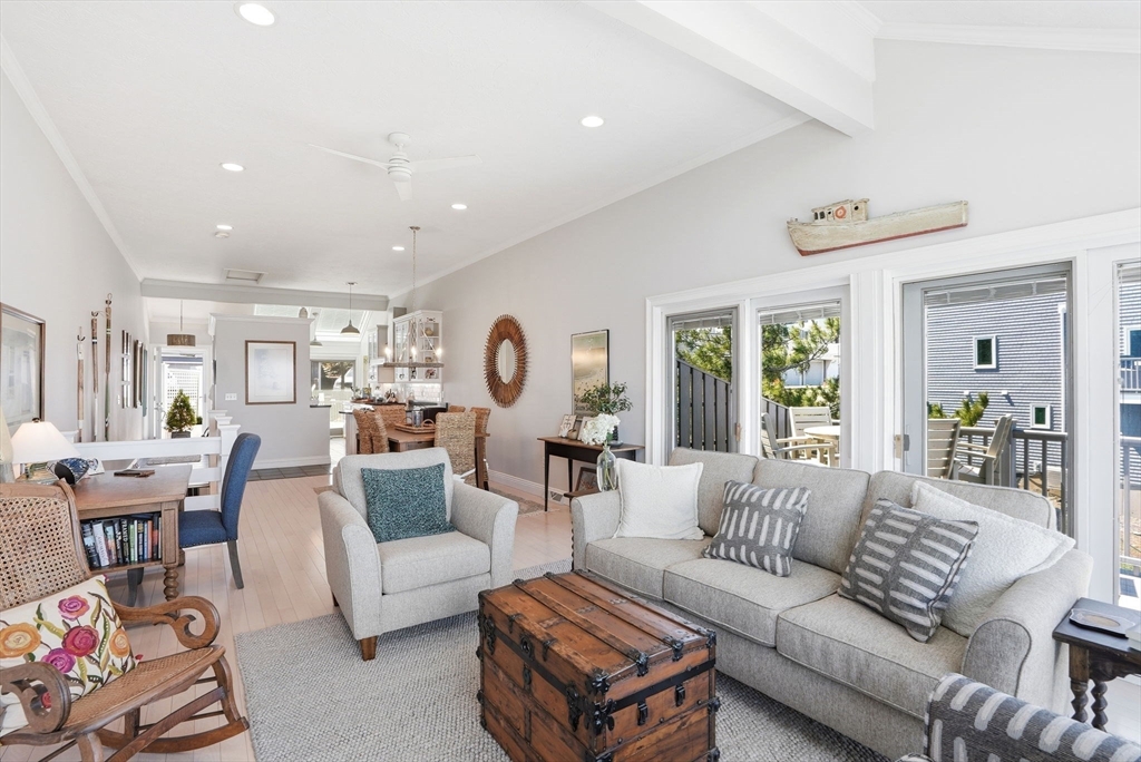 14 Oceanside Dr # 14