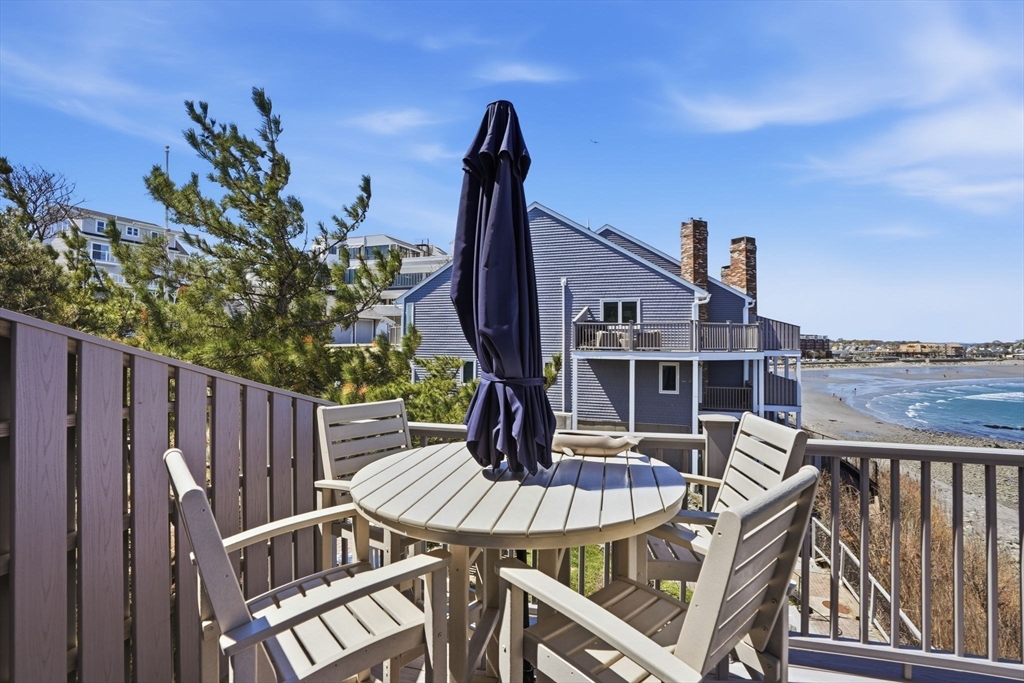 14 Oceanside Dr # 14