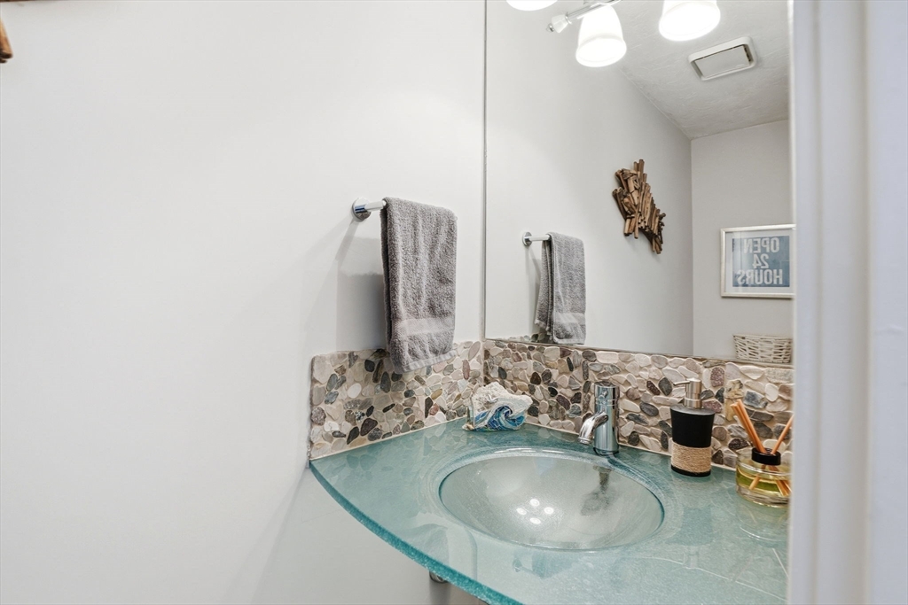 14 Oceanside Dr # 14