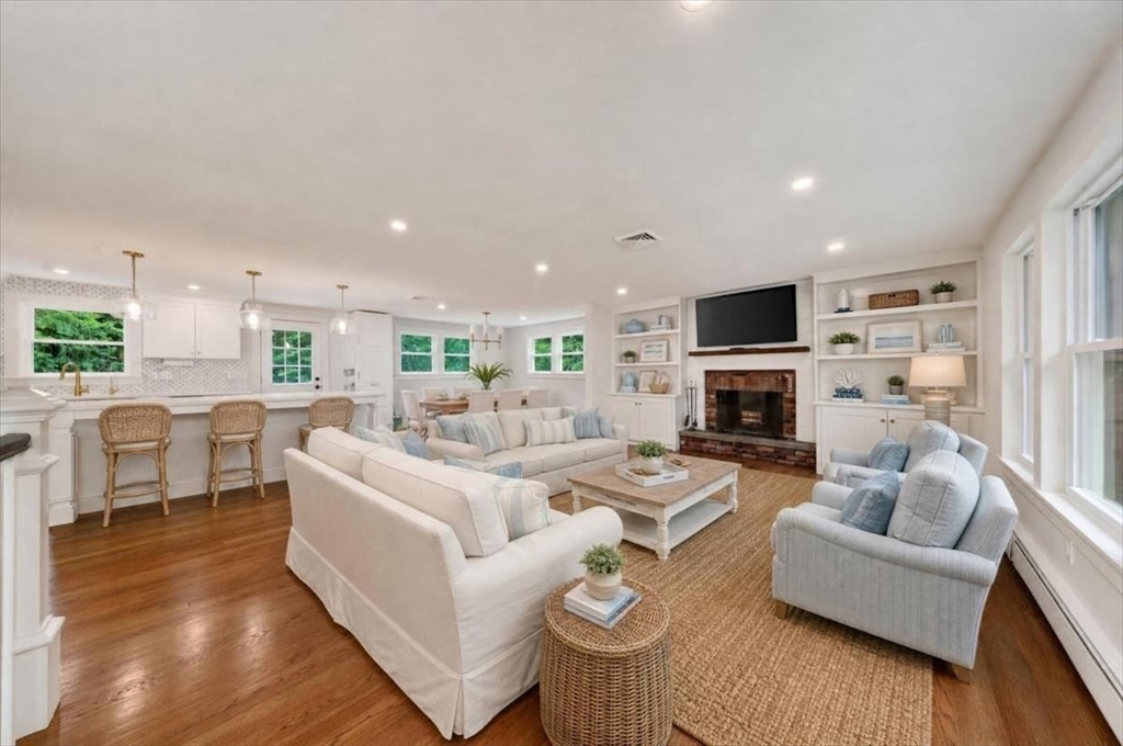 4 Pleasant St