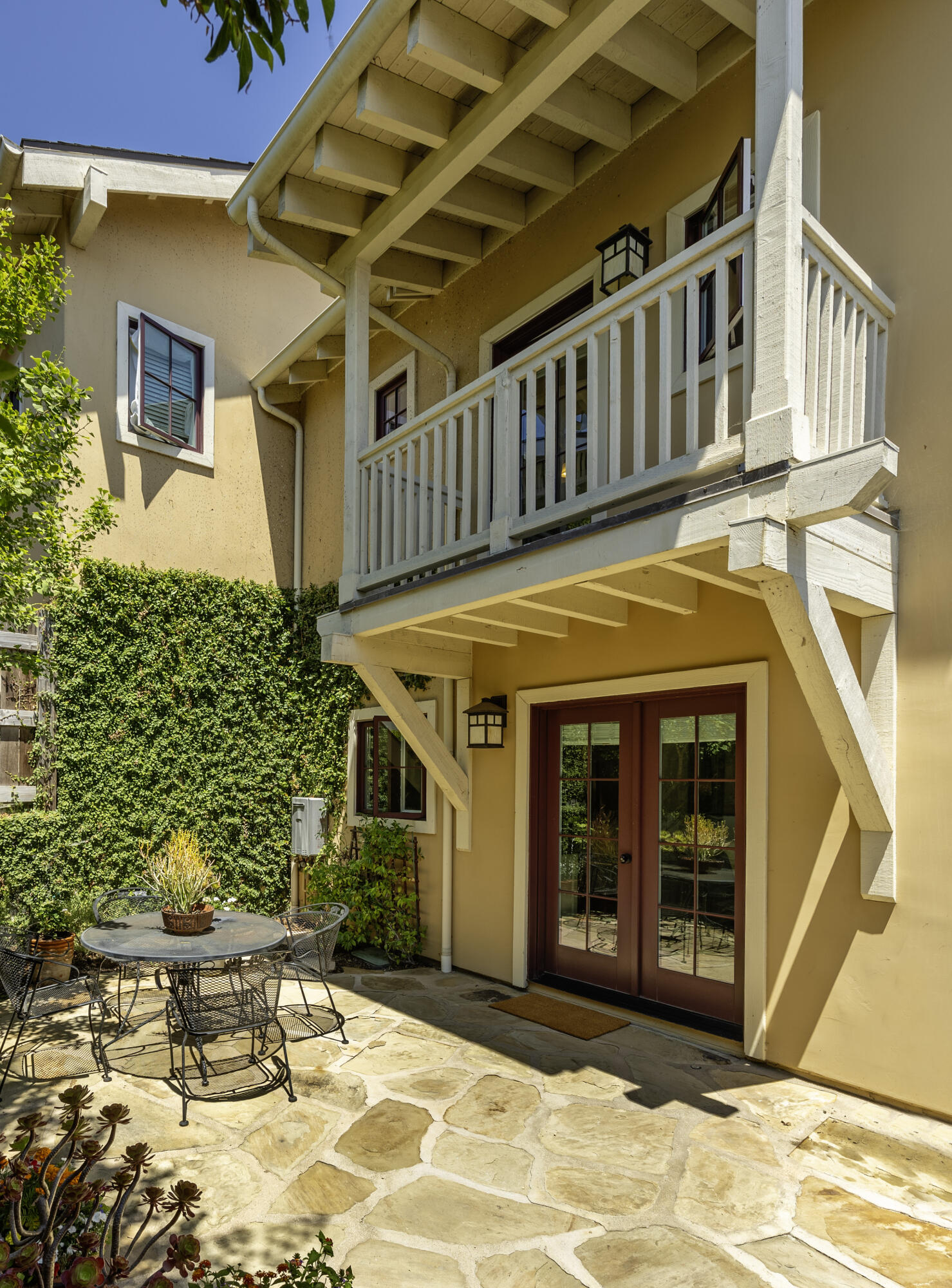 601 E Micheltorena Street, 94