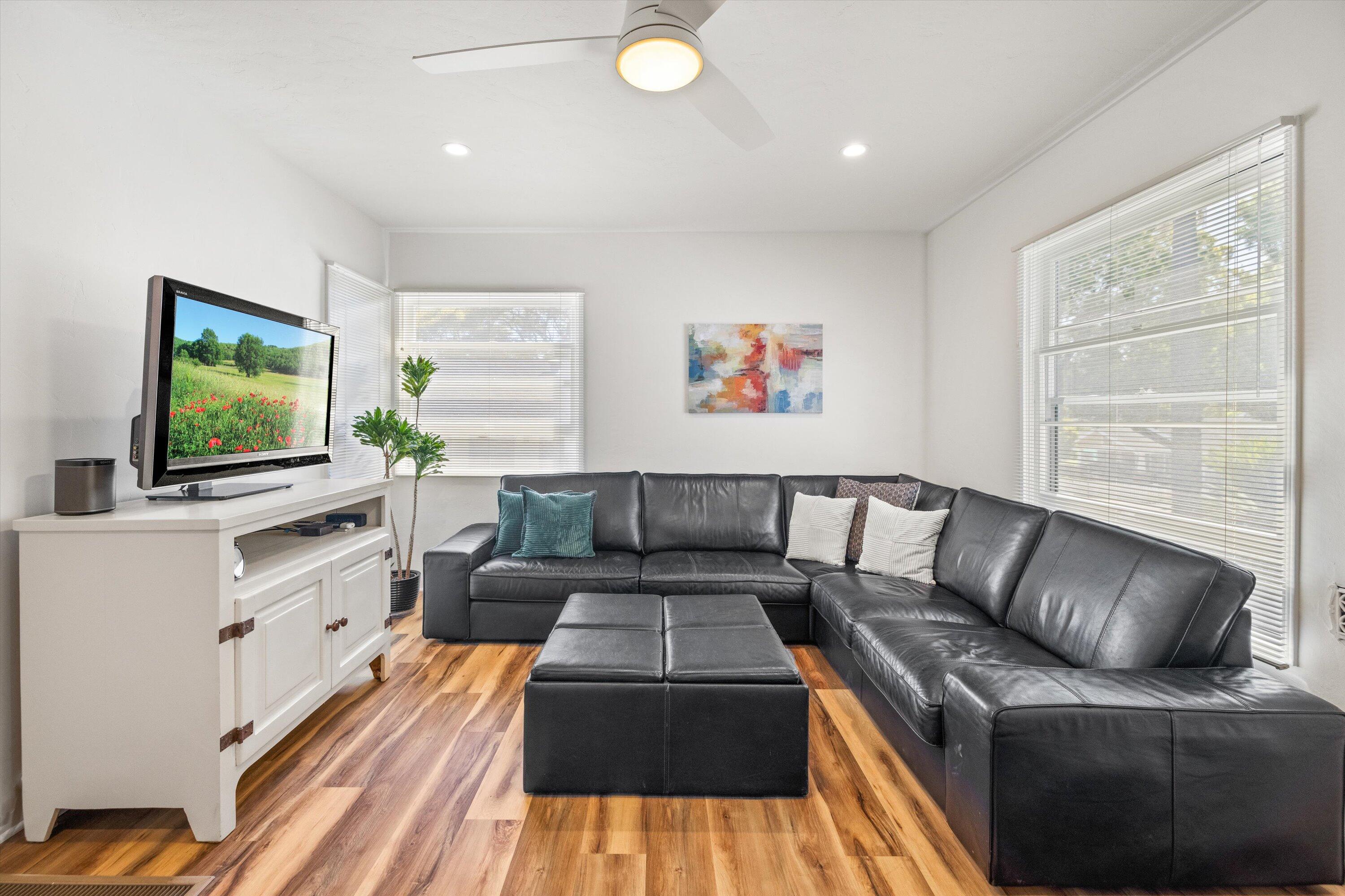 233 W Quinto Street