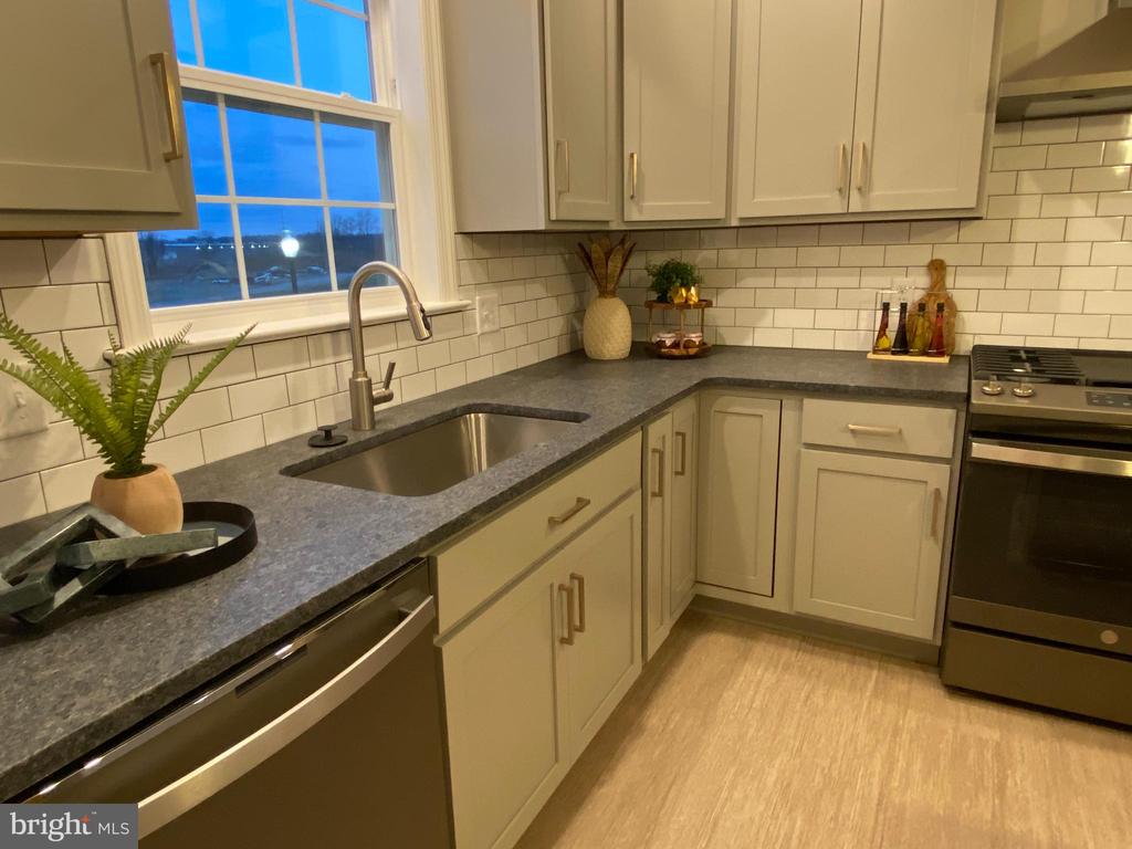2473 ARTESIAN WAY Unit: 11